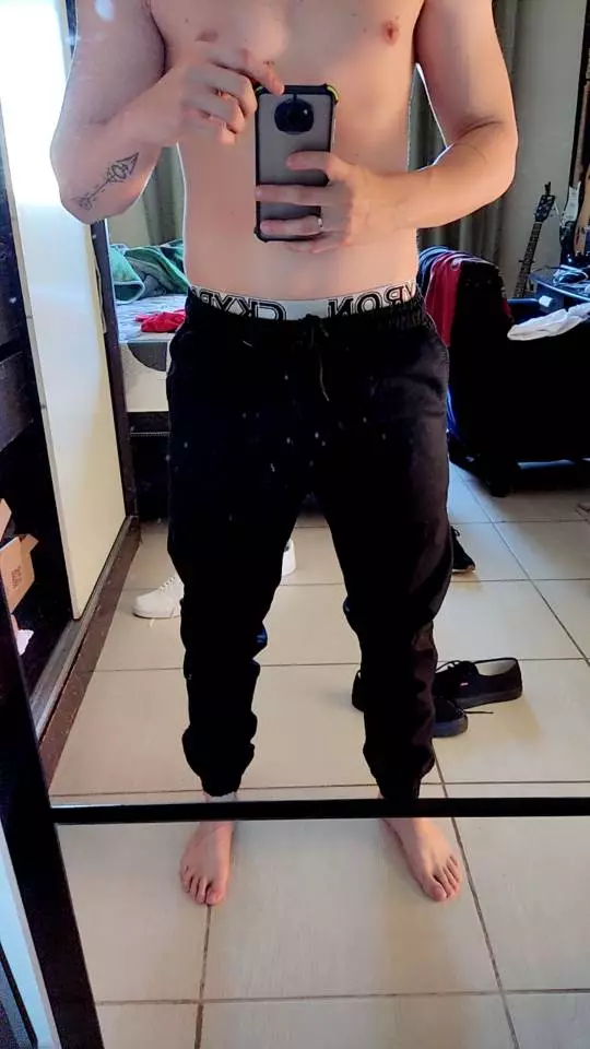 Foto recebida da calça jogger preta