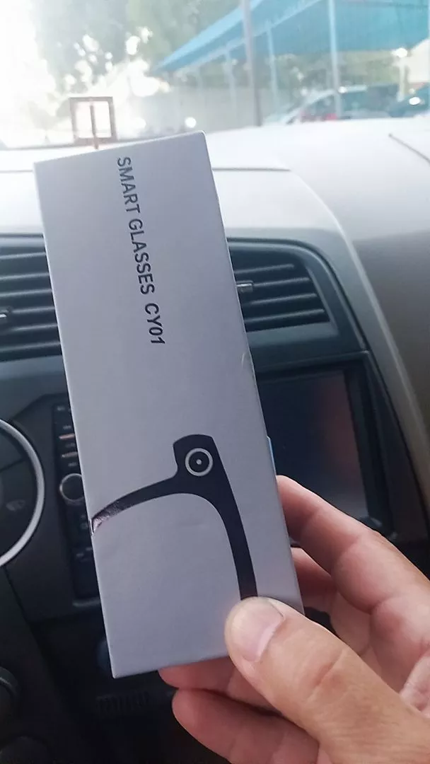 Óculos em foto enviada para avaliações 3