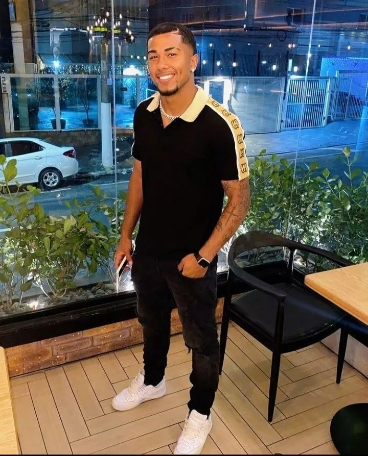 Foto recebida da calça jogger preta
