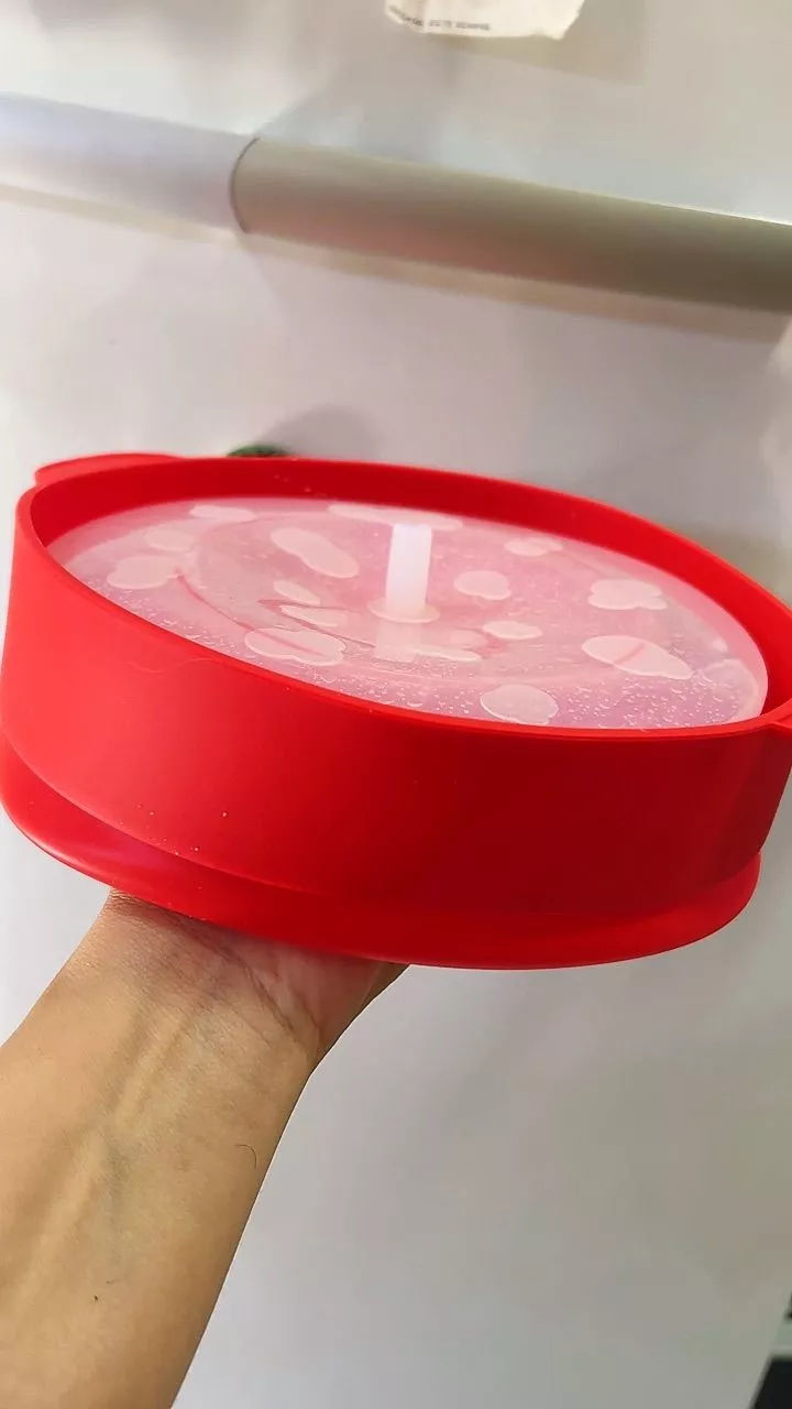 Pipoqueira de silicone em foto de cliente 5